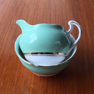 colclough-sugar-bowl-and-milk-jug