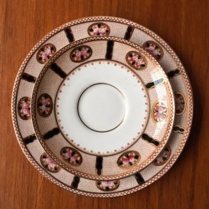 paragon-rose-black-and-gold-saucer