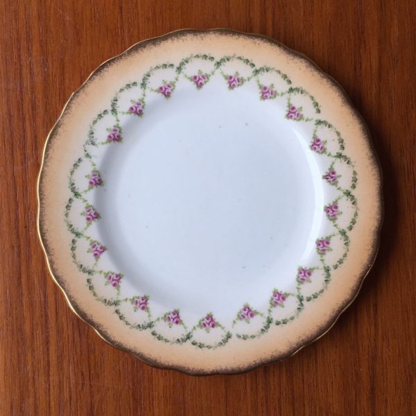 rose-and-gold-leaf-serving-plate